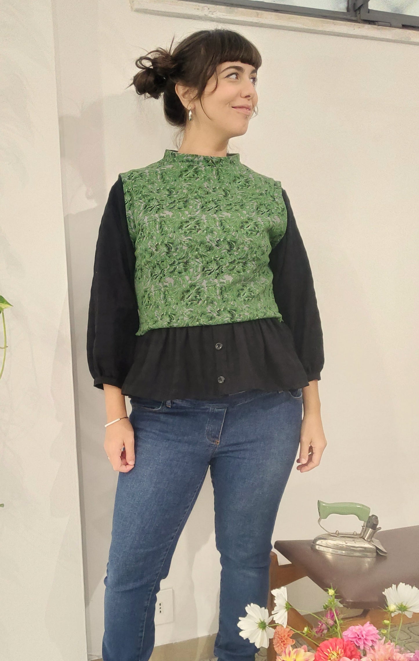 Gilet Mini in maglia fantasia verde a fiori